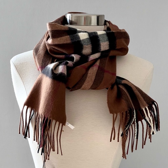 Burberry Cashmere Giant Check Scarf in Birch Brown - Picture 2 of 9